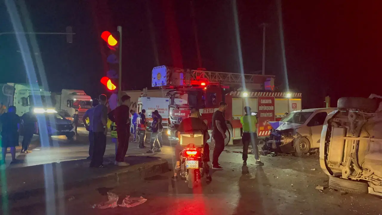 Sakarya Akyazı'da Trafik Kazası: Çok Sayıda Yaralı Var
