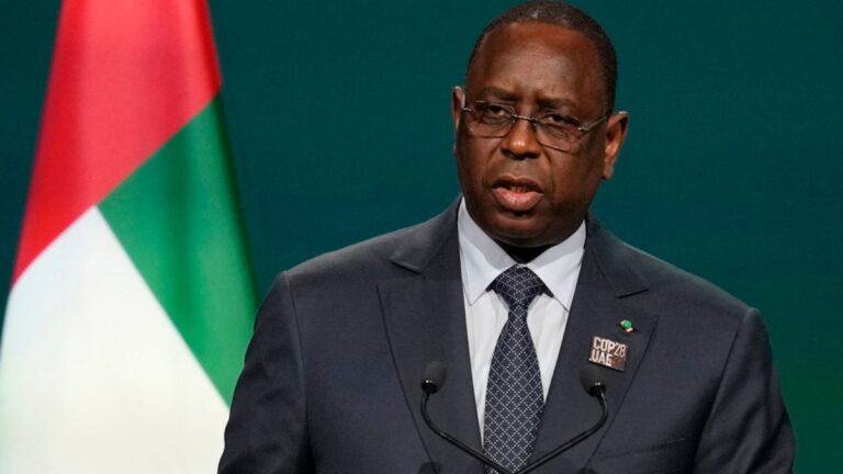 Senegal Cumhurbaşkanı Sall, üç hafta kala devlet başkanlığı seçimlerini erteledi