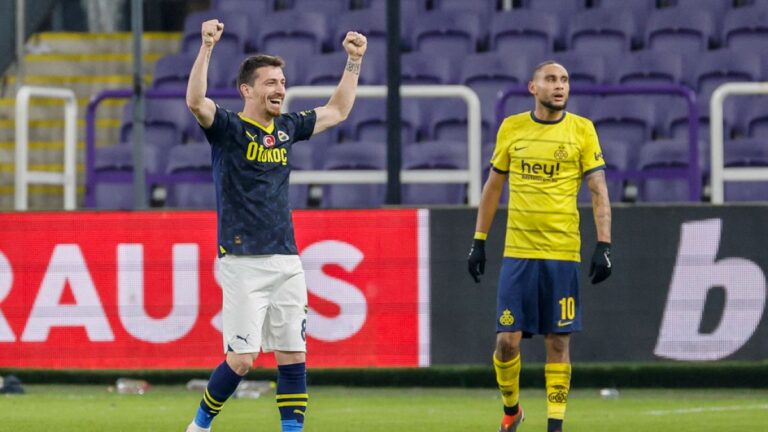 Fenerbahçe UEFA Avrupa Konferans Ligi’nde çeyrek final için avantajı aldı