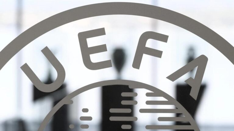 UEFA, Fenerbarhçe'ye verdiği maç cezasını erteledi