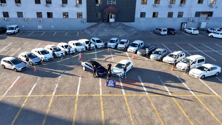 Depremde zarar gören otomobillere “change” işlemi yapan 21 kişi yakalandı