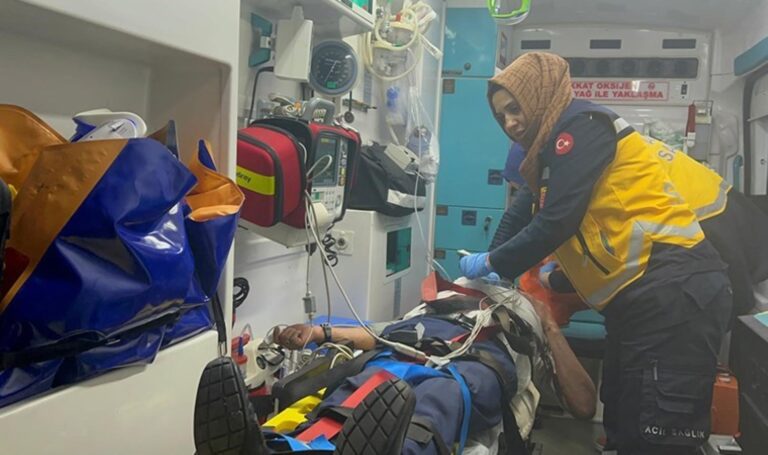 Havalandırma boşluğuna düşen kişi kurtarıldı – Son Dakika Türkiye Haberleri