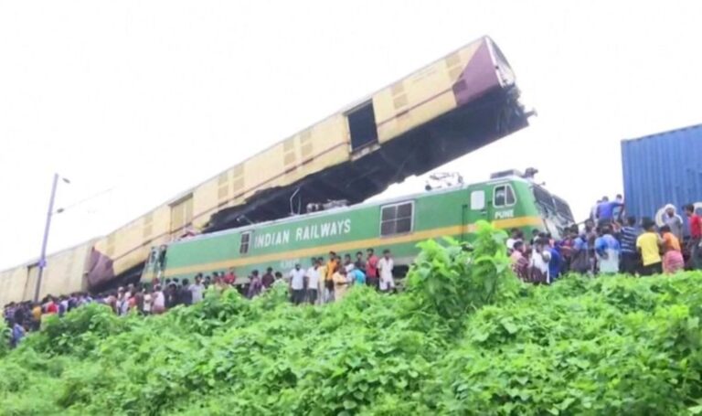 Hindistan’da iki tren çarpıştı: Ölenler ve yaralananlar var! – Son Dakika Dünya Haberleri