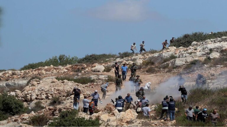 İsrailli gaspçılar Batı Şeria'da işgal etmek istedikleri topraklara çadır kurdu