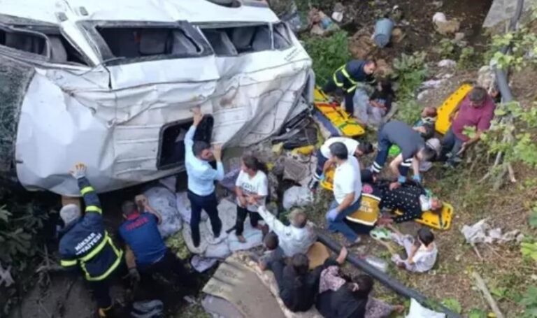 5 yaşındaki Eylem'in hayatını kaybettiği kazada 17 kişilik minibüse 26 kişi bindi – Son Dakika Türkiye Haberleri
