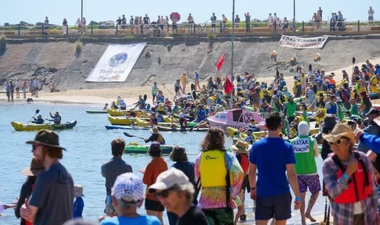 Avustralya'da teknelerle kanala giren yüzlerce kişi tutuklandı – Son Dakika Dünya Haberleri