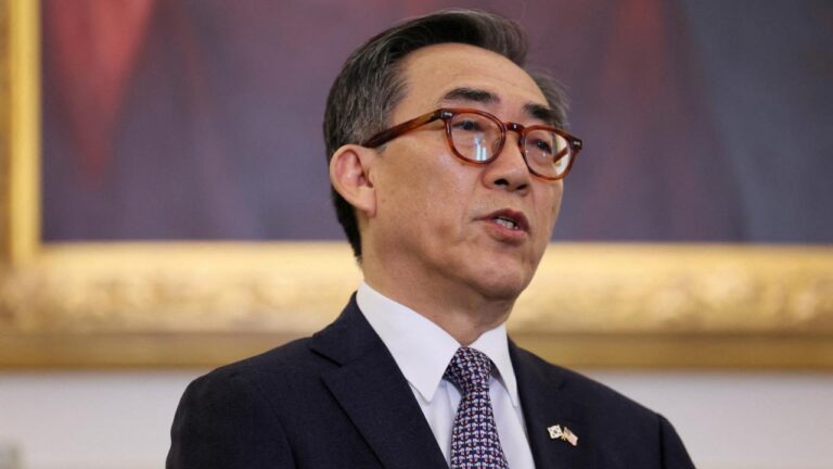 Güney Kore'de eski savunma bakanı gözaltına alındı