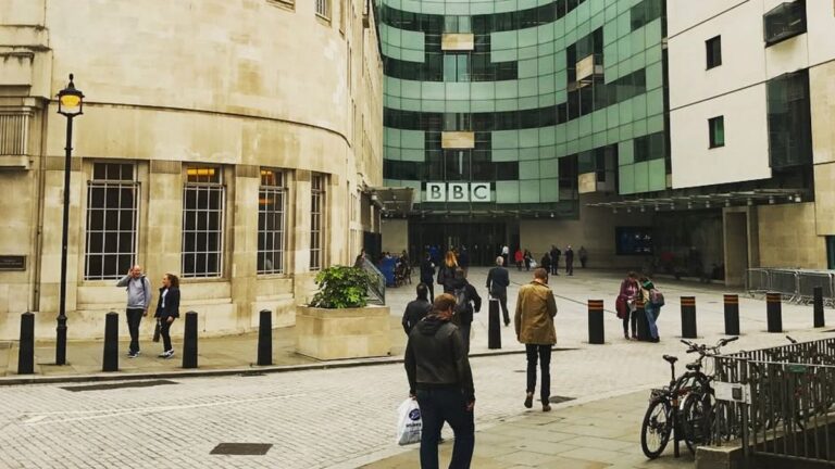 BBC Dünya Servisi, önlemleri kurtarmanın bir parçası olarak 130 kişiyi reddedecek