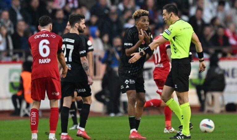 Beşiktaş'ta hakemin tepkisi: “Çimlere basmak yasaktır” – Son Dakika Spor Haberleri