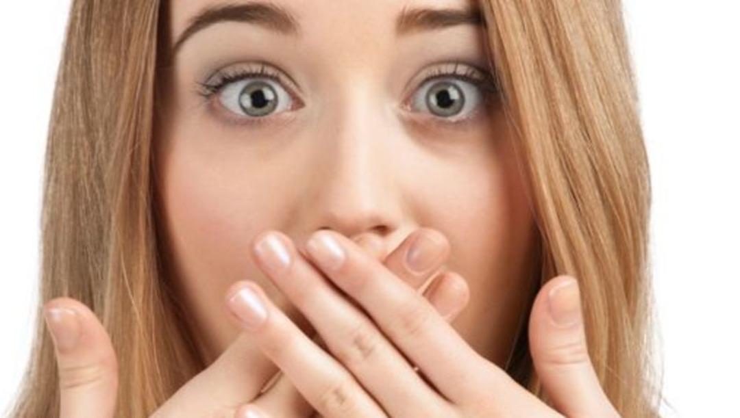 Alitoz sadece diş problemlerinden oluşmakla kalmaz: vücuttaki başka bir hastalığın belirtisi olabilir! Halitosis neden ortaya çıkıyor? 2