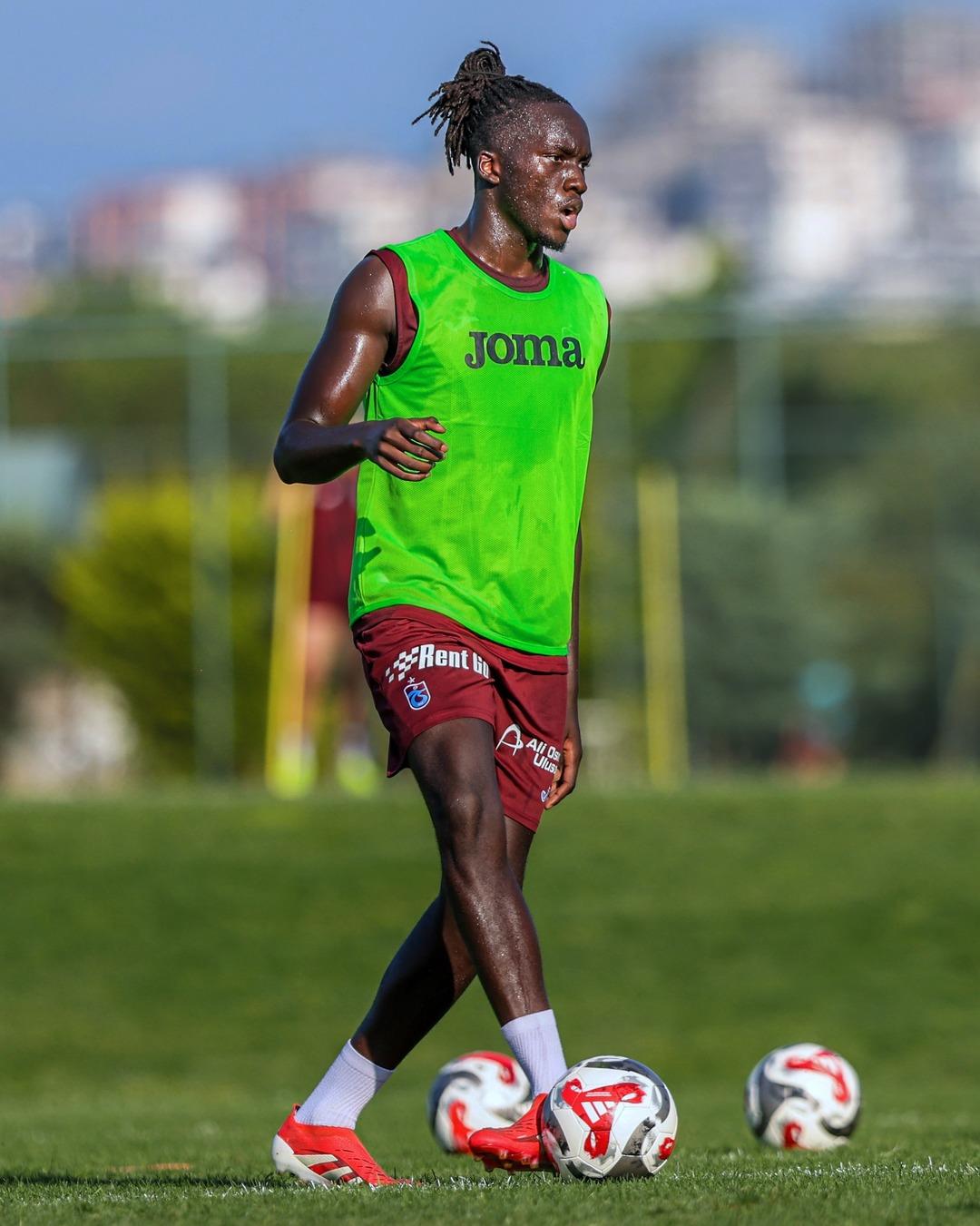 Trabzonsport da Batista Mendy'nin geleceği belirgin! İspanyol ekibi Seville ile her soruya dahil edilirken, Stella adı sağlık kontrolleri için İspanya'da ... 2