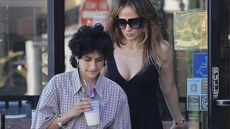 Jennifer Lopez’in kızı kendini artık ‘erkek’ olarak tanımıyor!