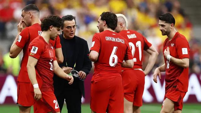 Montella’dan Paraguay öncesi radikal karar! Planlar sil baştan, iki yıldız kulübeye…