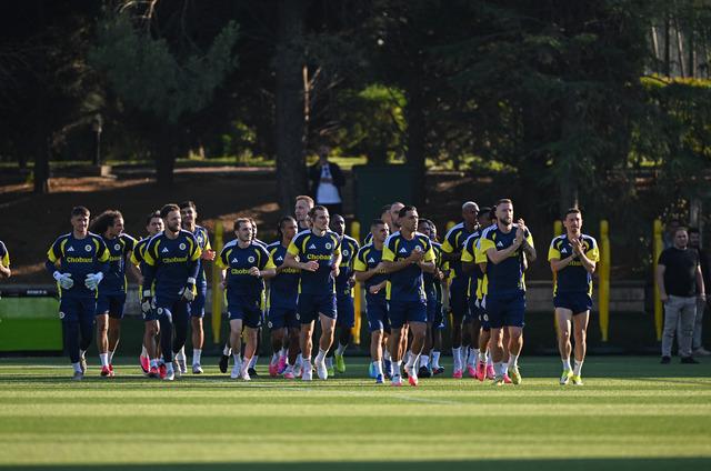 Fenerbahçe, UEFA Şampiyonlar Ligi kadrosunda değişikliğe gitti